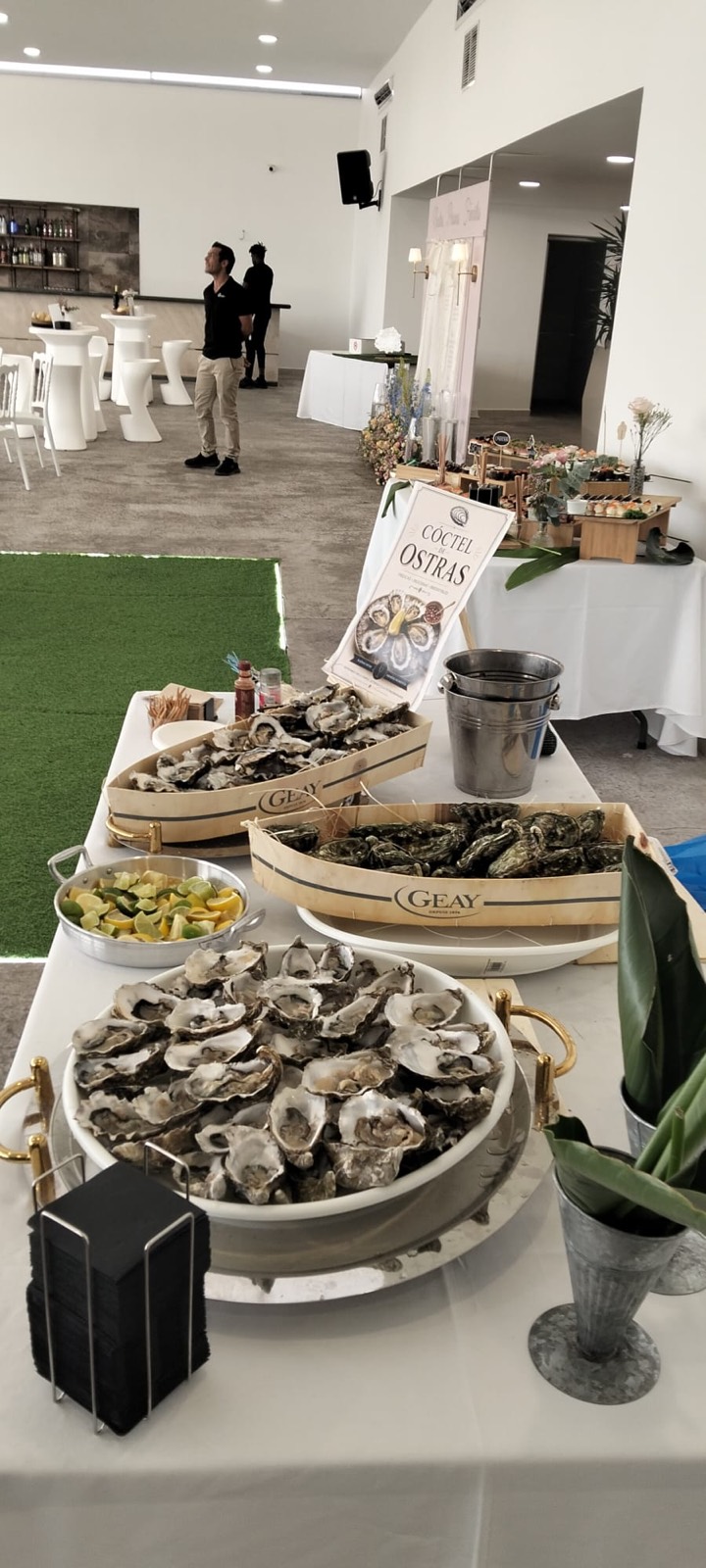 Barra de ostras Todo Horeca GourmeT montada en un evento